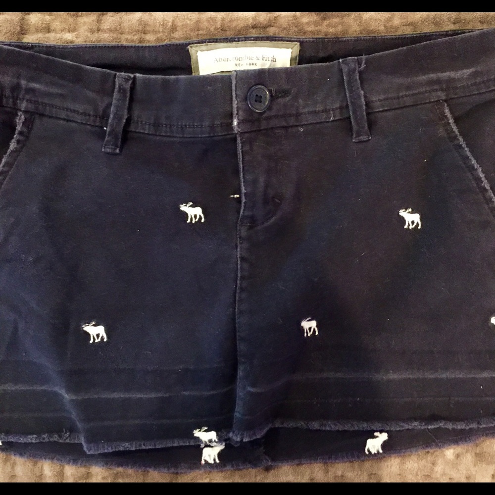 Ambercrombie mini skirt adorable comfortable.